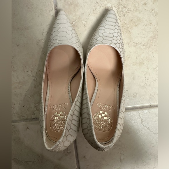 Vince Camuto Heels - Picture 3 of 8